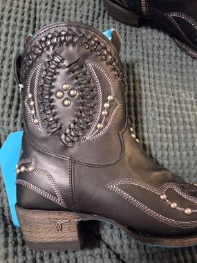 Lane Black Leather Heeled Ankle Boots with Decorative Stitching
